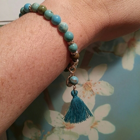 Natural Howlite Stone Bracelet - Picture 2 of 2